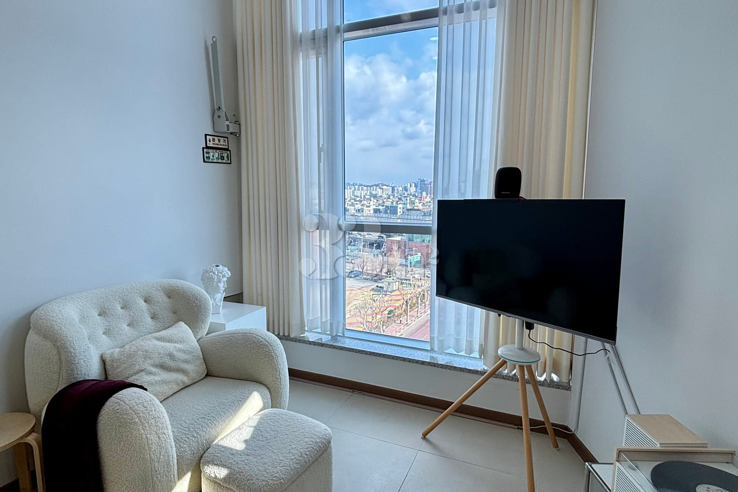 Mapo High-Rise Penthouse with a View 5th image