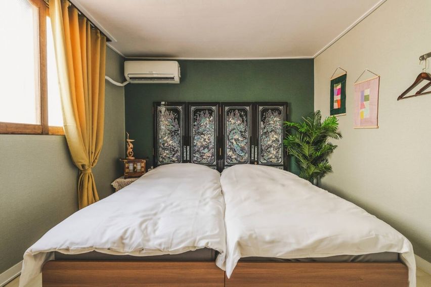 홍대 중심 3룸 4인