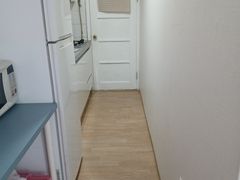 A sun-drenched two-room apartment. 11th image