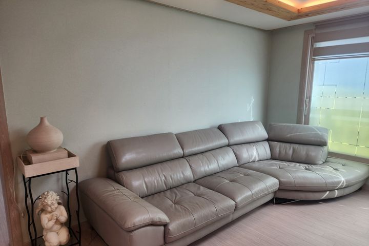 Gaom Modern South-Facing Fully Furnished Thre 2th image