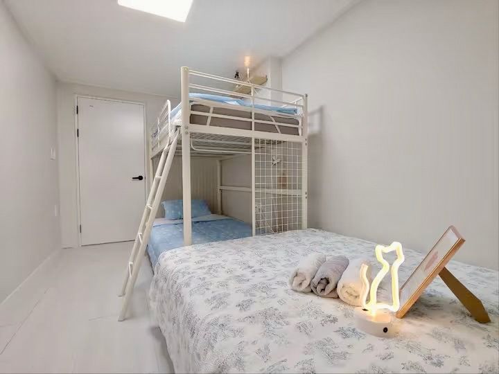 Newly opened, 9 minutes from Hongik Universit 0th image