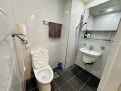 Quiet studio apartment in the city center nea 4th image