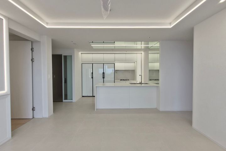 Large, newly built apartment near Bucheon Sta 1th image