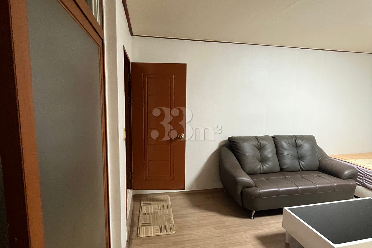 Room 105 2th image