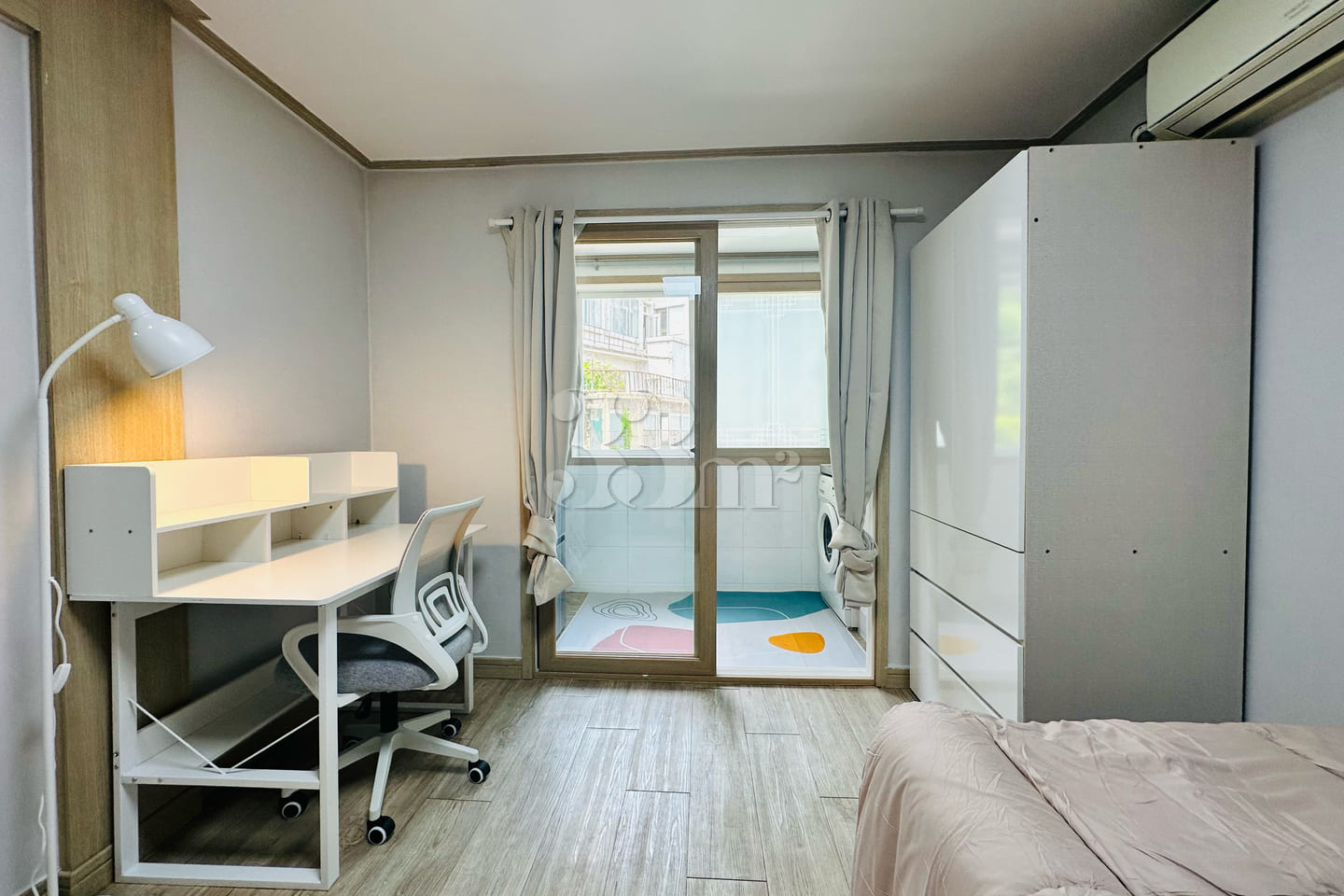 Fully furnished studio apartment near the cen 4th image