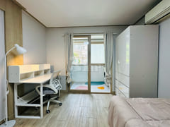 Fully furnished studio apartment near the cen 4th image