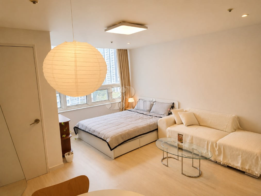 Jamsil Saenae – fully renovated and spotless. 4th image