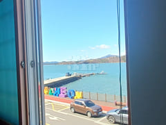 Short-term rental with a sea view in Sacheon, 3th image