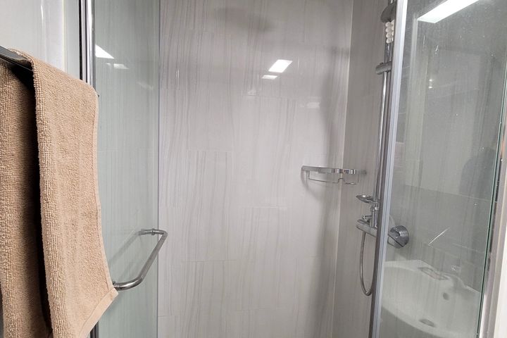 Newly built apartment within walking distance 13th image