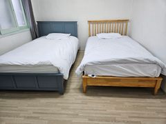 덕하 방2거실침대4개  0번째 이미지