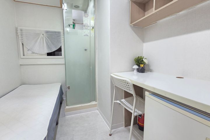 Shower room, 5 minutes from Nakseongdae Stati 3th image