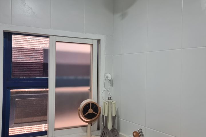 Room 310 5th image