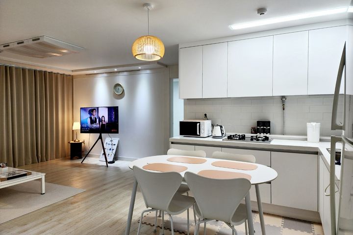 Three-room apartment in the prime location of 0th image