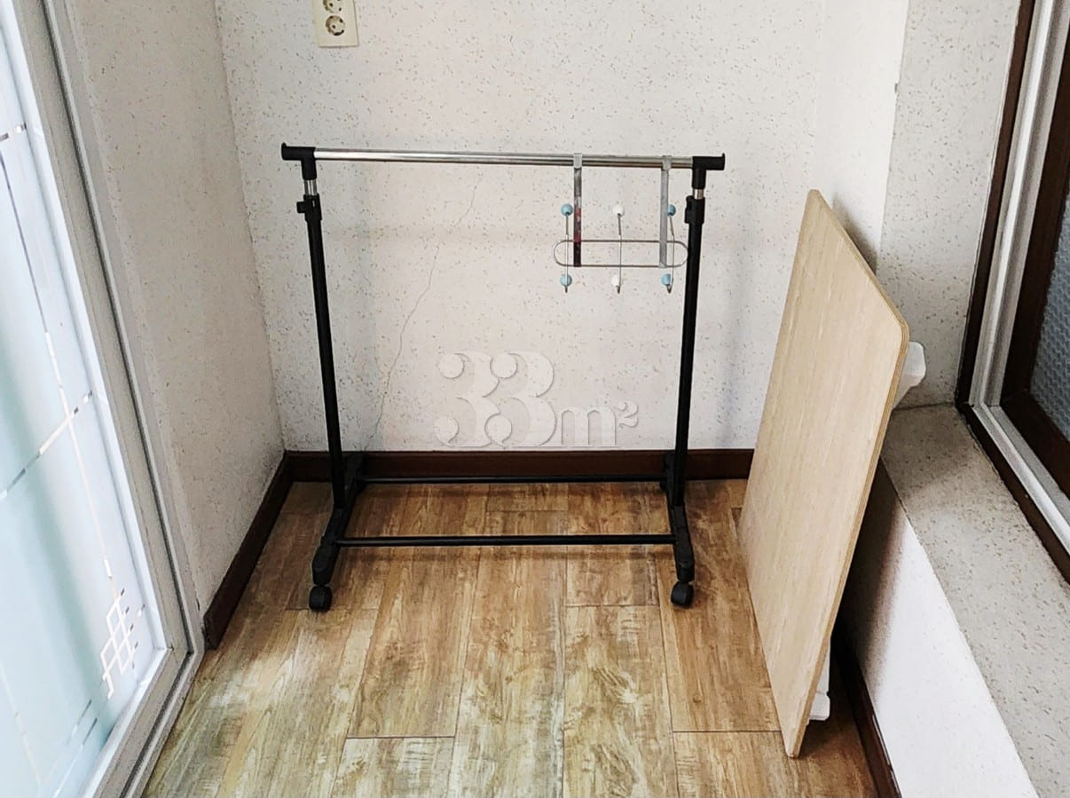 Ochang Guryong Stay: Fully Furnished Two-Room 5th image