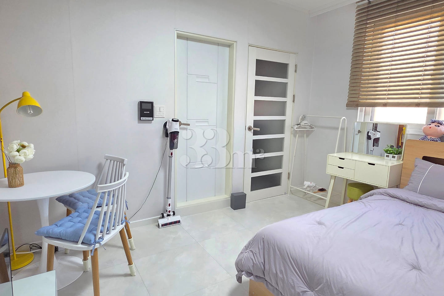 Cost-effective studio apartment with a separa 1th image