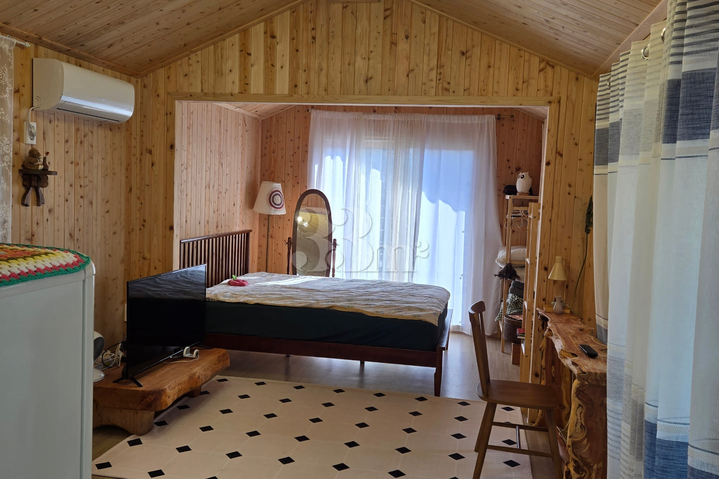 A room with a pretty garden in the forest. 16th image