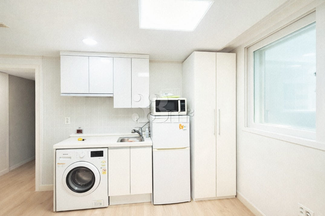 Fully furnished 1st-floor unit near Suyu Stat 4th image