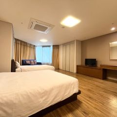 Spacious studio apartment near Seodaemun Stat Unit Image