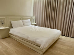 ๐๏ธ Spacious 2-room unit right next to the st 3th image