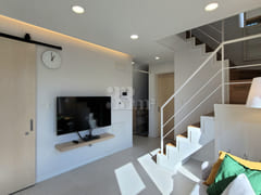 Top-floor unit overlooking the lake park [adj 3th image