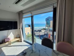 Fully furnished ocean view apartment in front 13th image