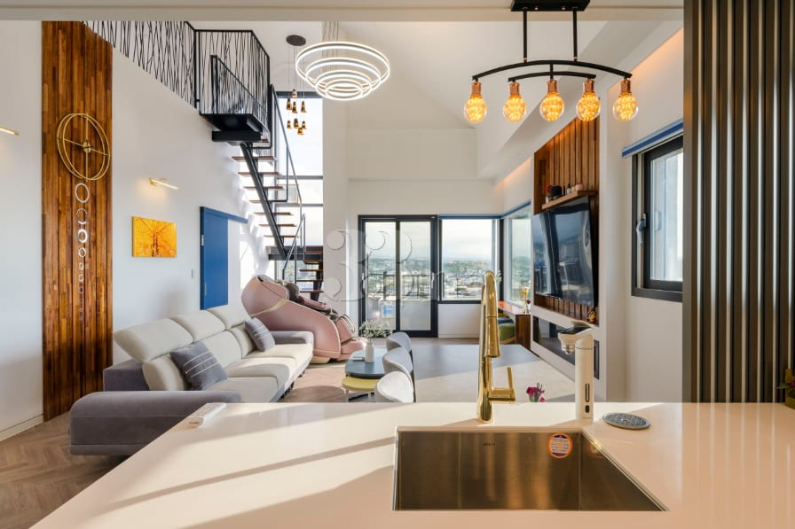 Fantastic Ocean View Luxury Home 12th image