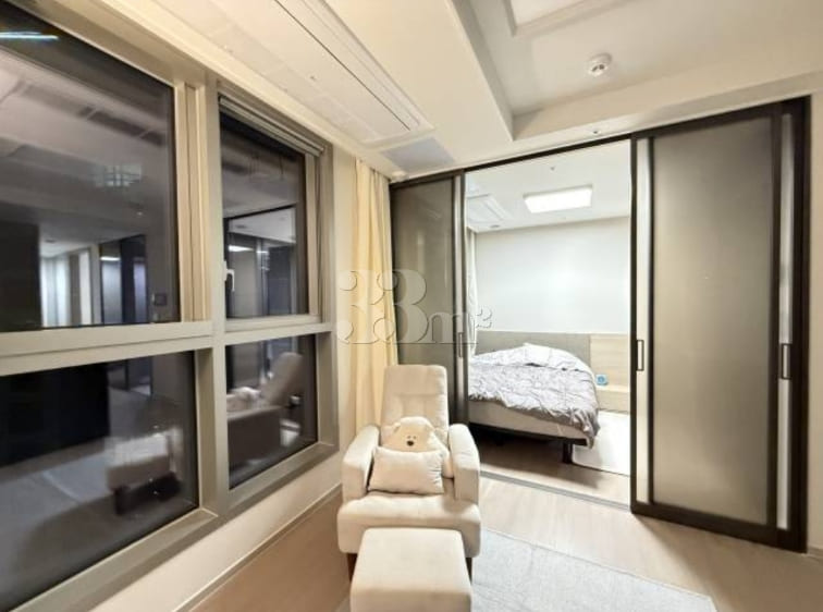 Newly built two-room apartment with Han River 4th image