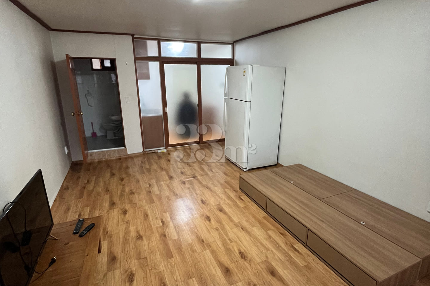 Room 201 8th image