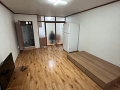 Room 201 8th image