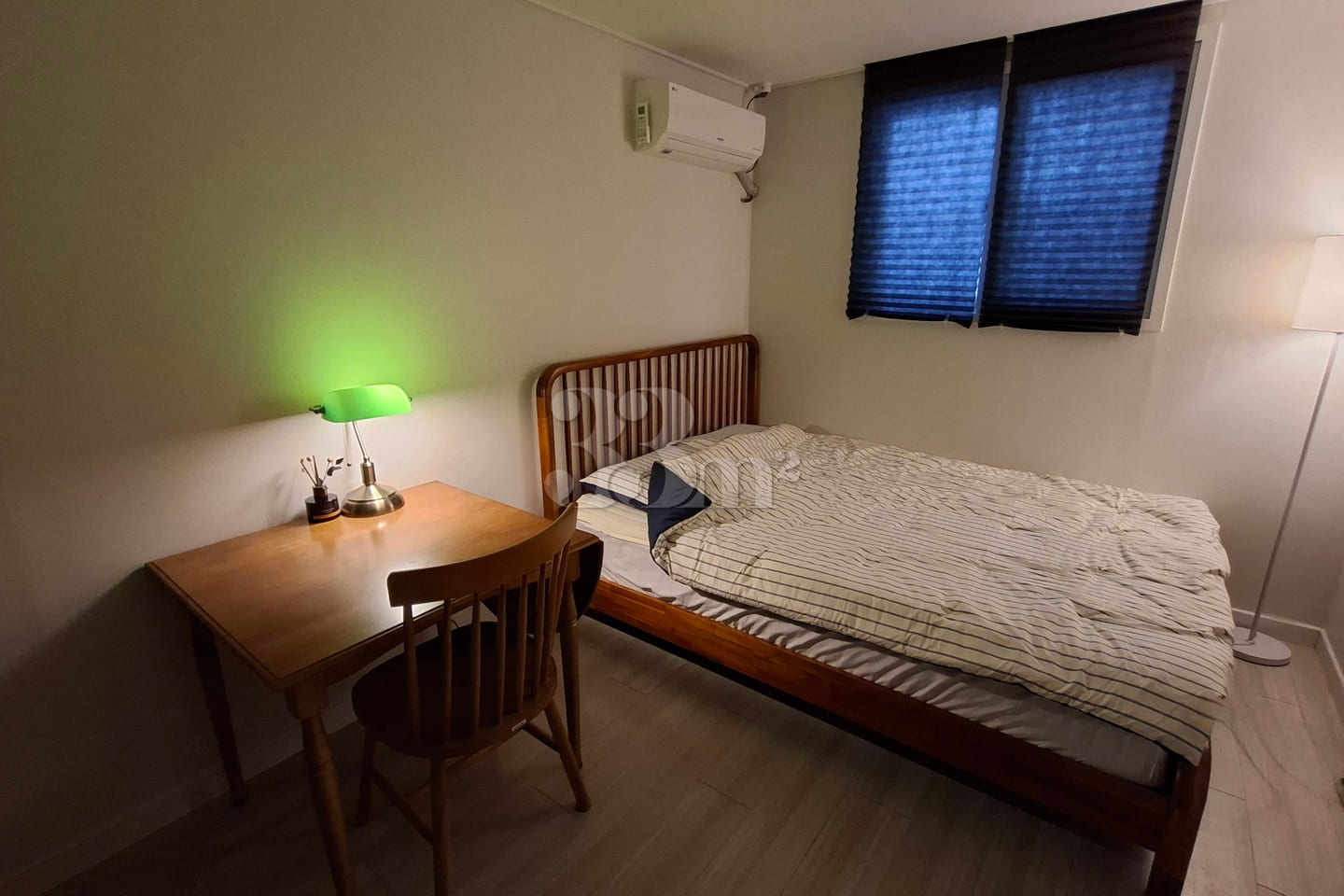 ♥️ Queen-size bed near Saejeol Station (Line  0th image