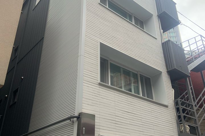 Multi-family house, Unit 202 15th image