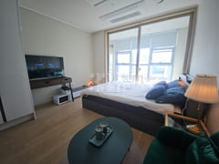Quiet, clean accommodation 6 minutes from Gas 12th image