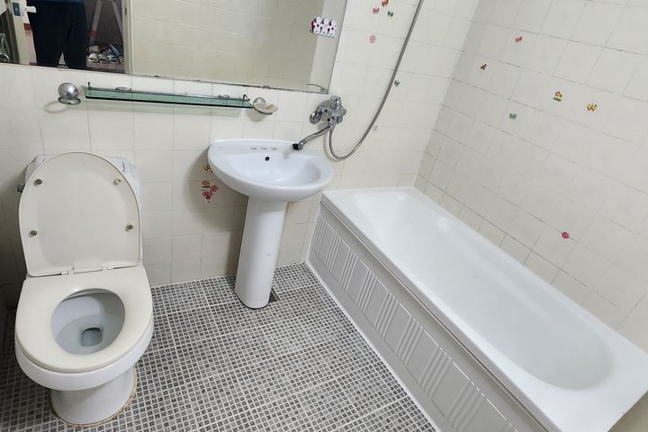 Spacious and Bright 32-Pyeong Home in Dongduc 11th image