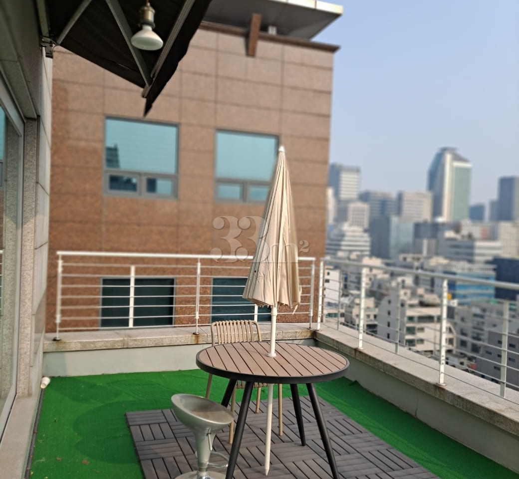 Cozy and bright house near Gangnam Station 2th image
