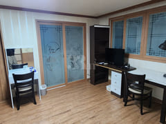 Studio apartment with separate room/balcony 0th image
