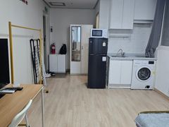 Room 403 0th image