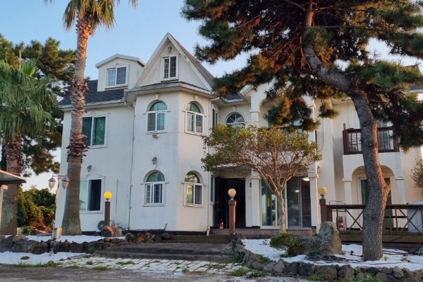 Two-room apartment on Aewol Coastal Road 0th image