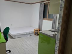 Studio apartment in the immediate vicinity of 0th image