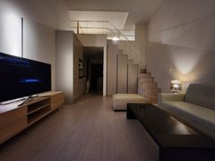 Right by the subway station. Spacious duplex 9th image