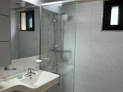 Pleasant, fully-furnished studio apartment ne 6th image