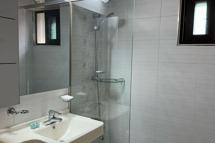 Pleasant, fully-furnished studio apartment ne 6th image
