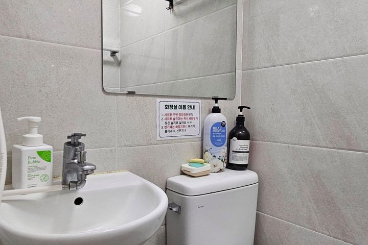 ROOM 310 6th image