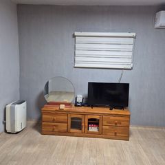 A quiet house with a spacious yard. Unit Image