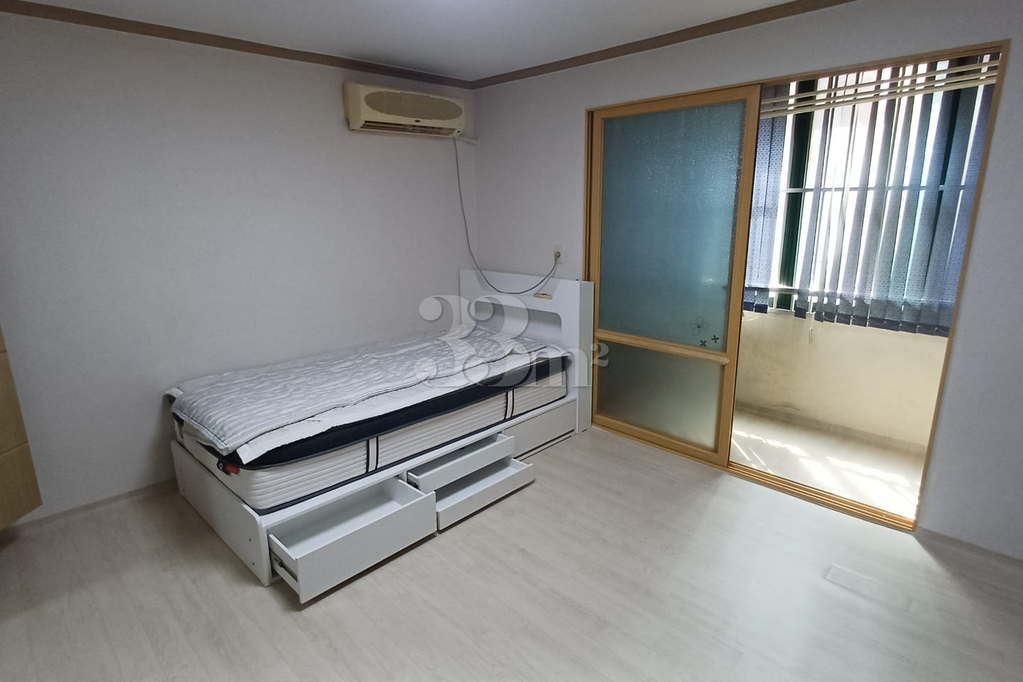 Fully furnished studio apartment 3th image