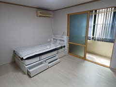 Fully furnished studio apartment 3th image