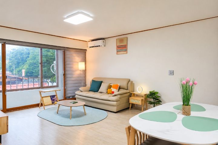 Spacious, Great-Value 2-Room Unit (Sleeps 3) 0th image