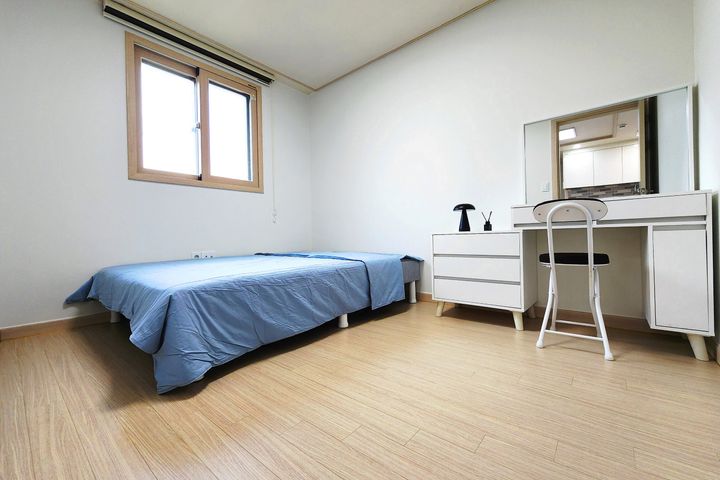 Two-bedroom apartment with full options, 5-mi 4th image