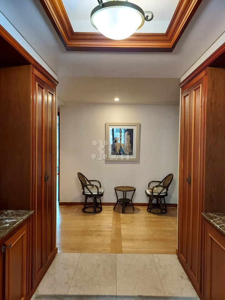 Three-bedroom apartment with full options in  방 이미지