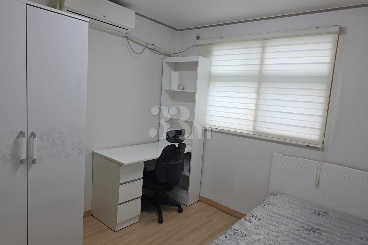 Room 301 9th image