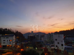 A house with a beautiful view of Seoul. 3th image